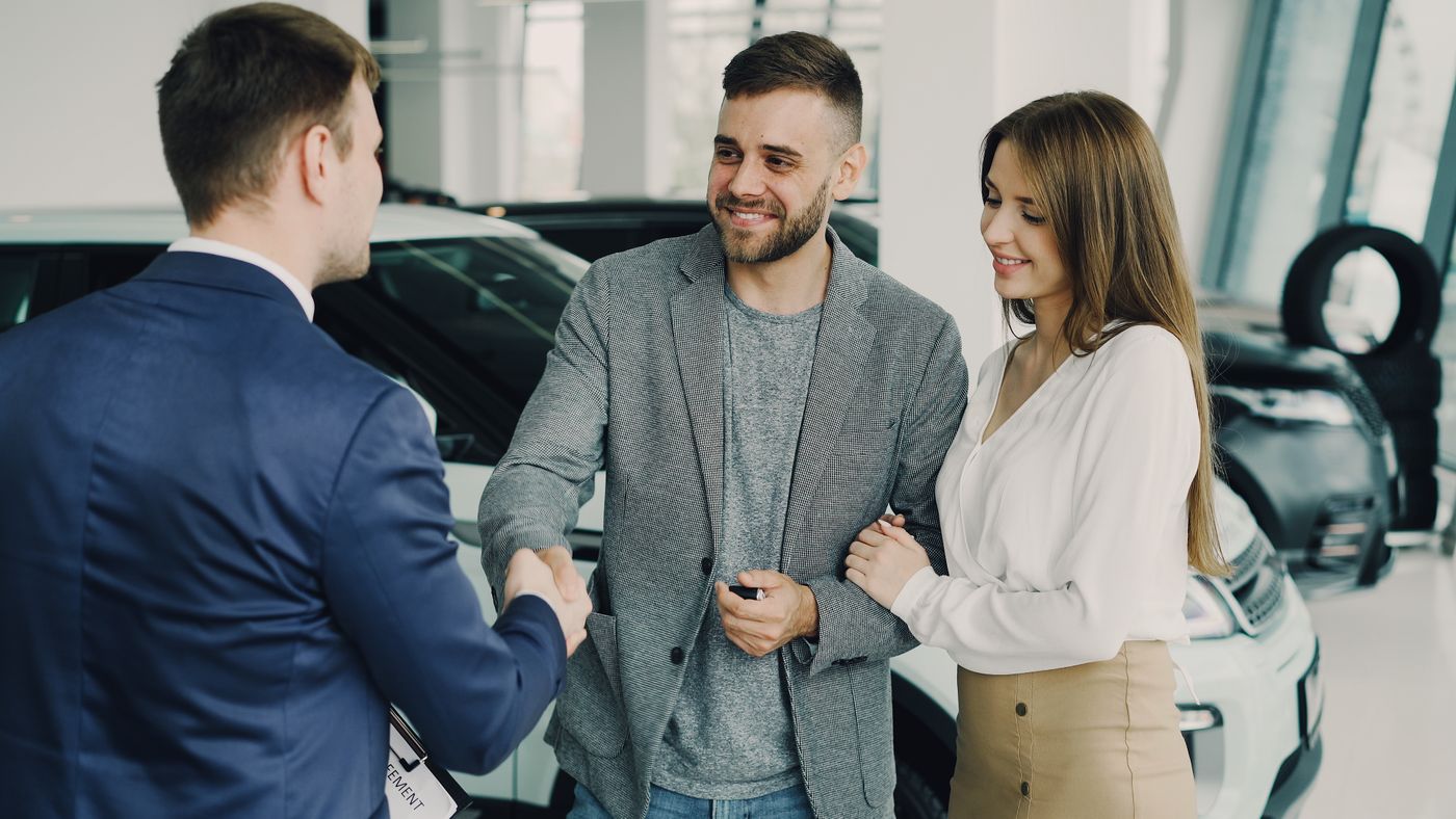 Illustrative photo of a vehicle sale handshake